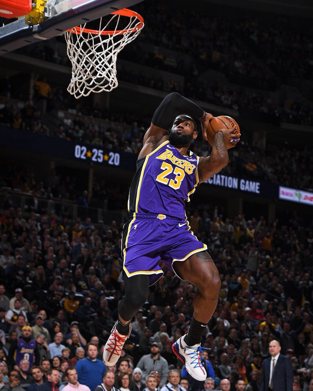 体育冬奥时刻：点燃冬奥火种 筑梦冬奥课堂